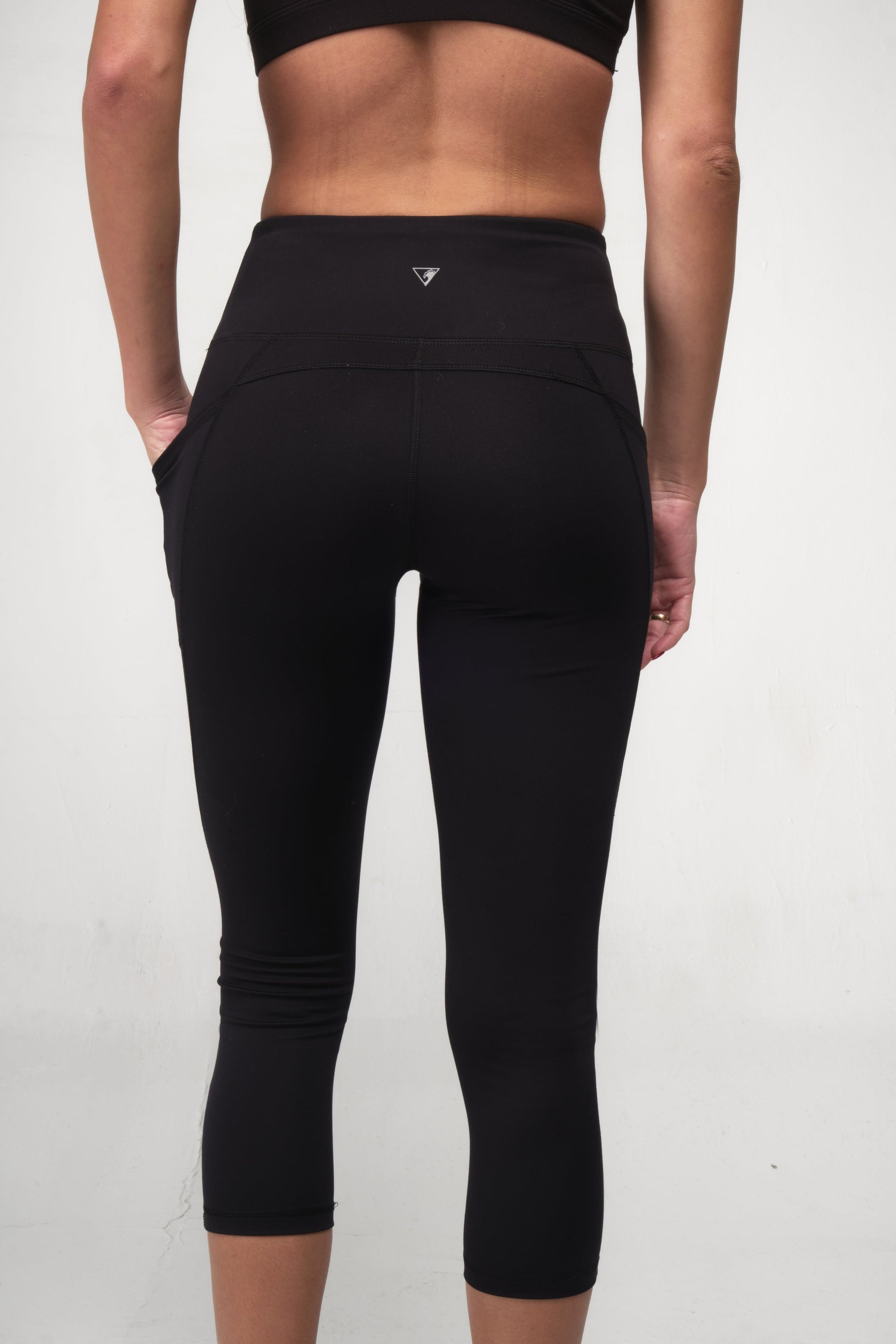 Onyx Capri Leggings